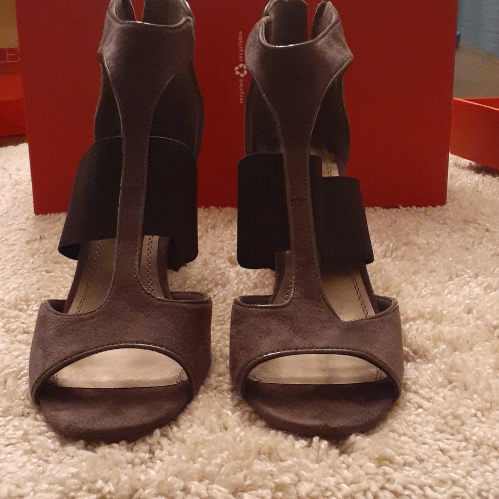 Gray and black sexy heel